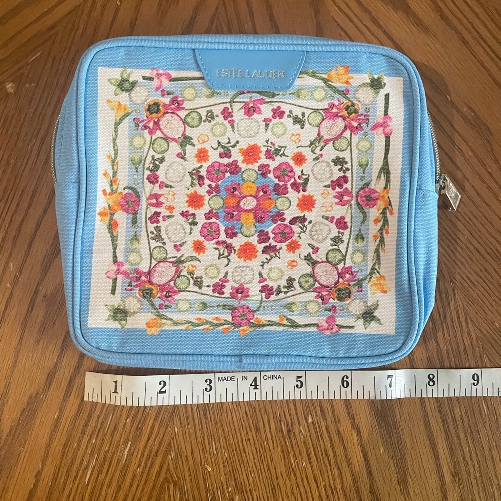 Estée Lauder Make Up Bag - New